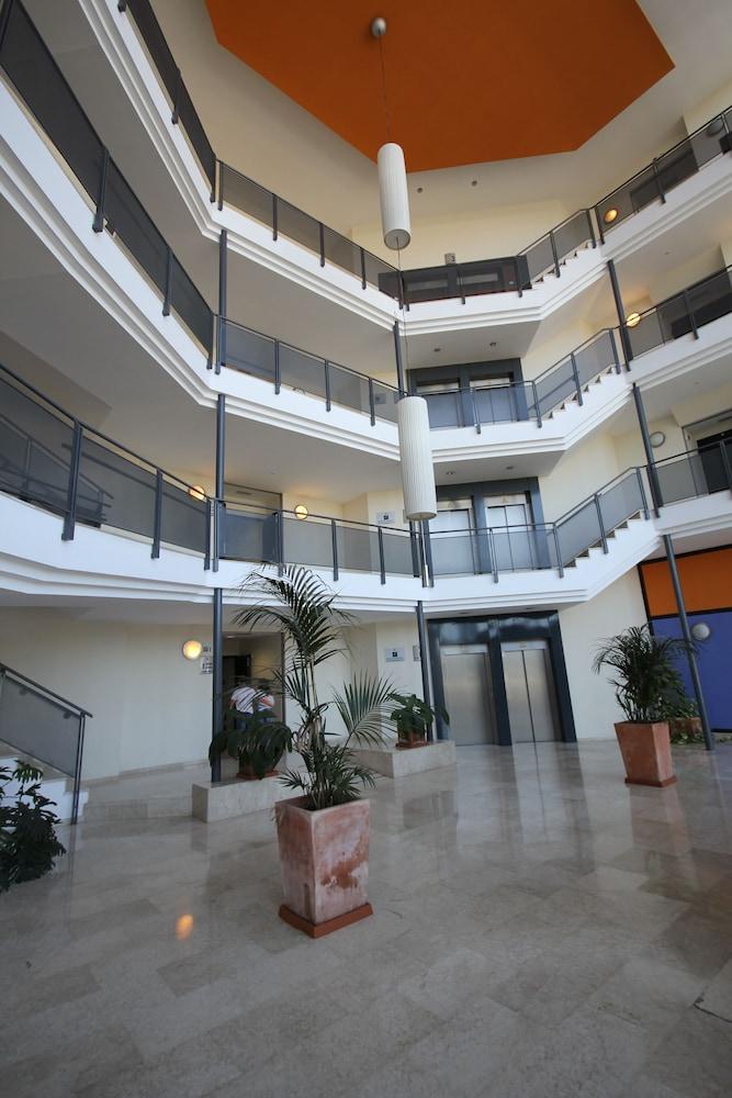 Apartamento Vértice Sevilla Aljarafe *
